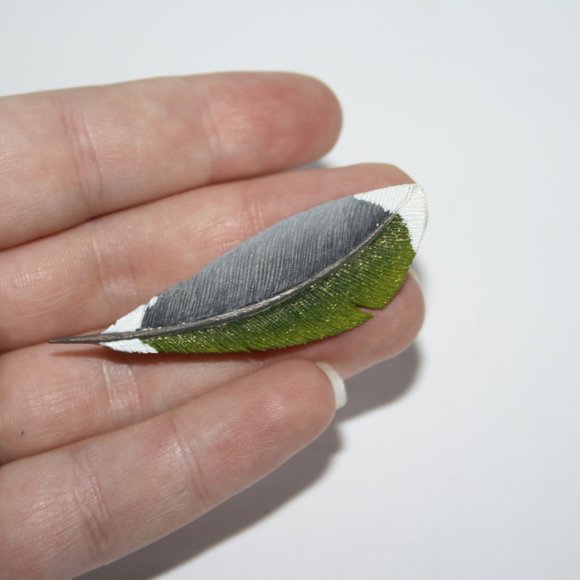 Vintage wooden feather brooch - Picture 2 of 3